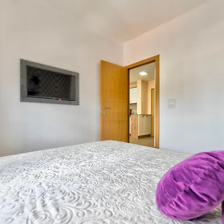 Golden S Apartment